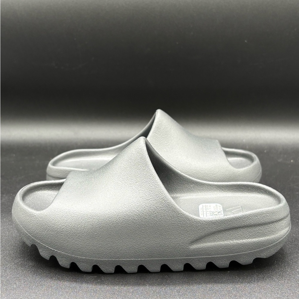 Adidas Yeezy Slide Onyx Size 2Y New